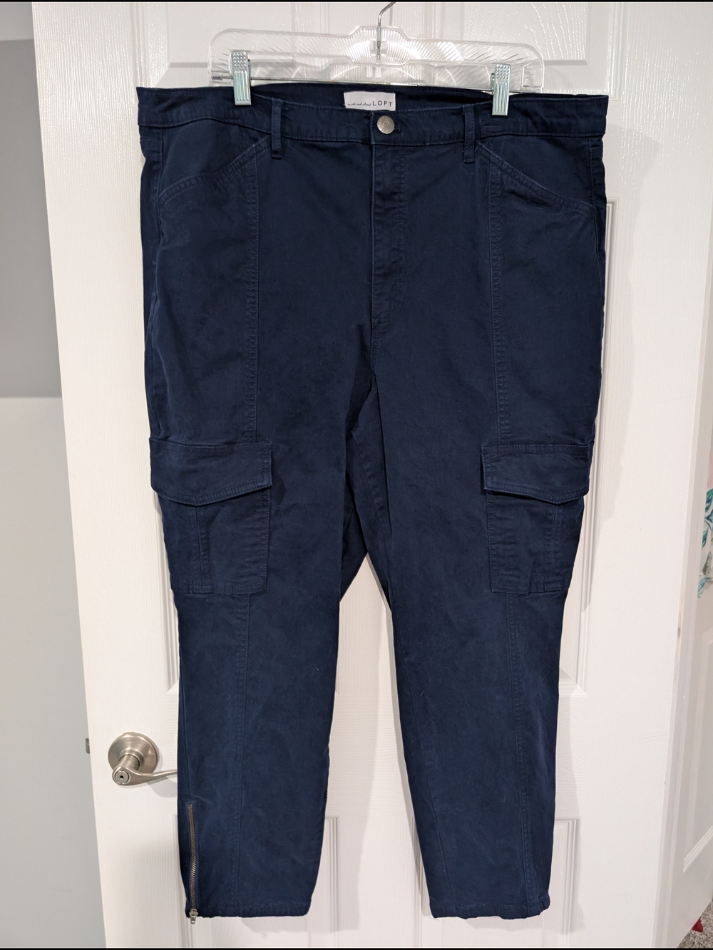 LOFT Navy Blue Cargo Skinny Ankle Sateen Pants with Zipper Detail in Size 34/18